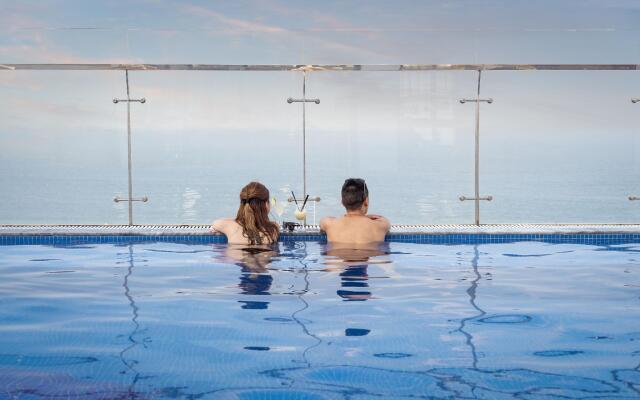 Sunny Ocean Hotel & Spa