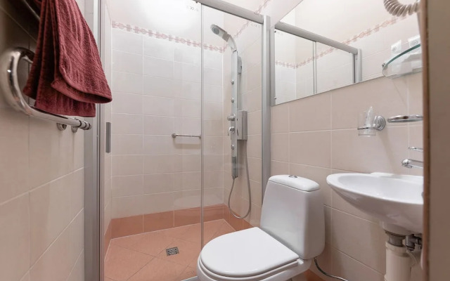 Room in Guest Room - Valensija - Family Room 2 Adults - 2 Children