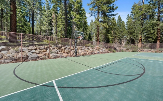 Kingswood Village Escape For 4