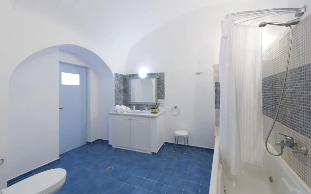 Kastro Suites