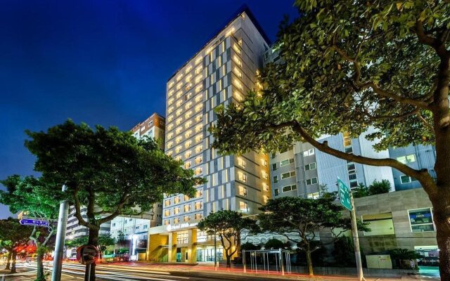 Hotel With City