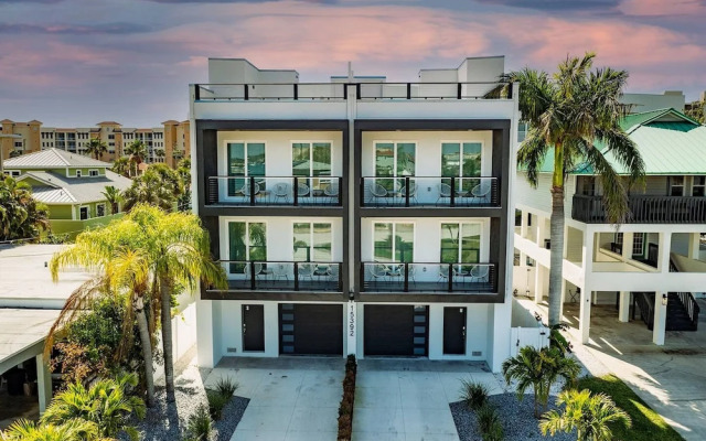 Luxury Pool Home Golf Cart