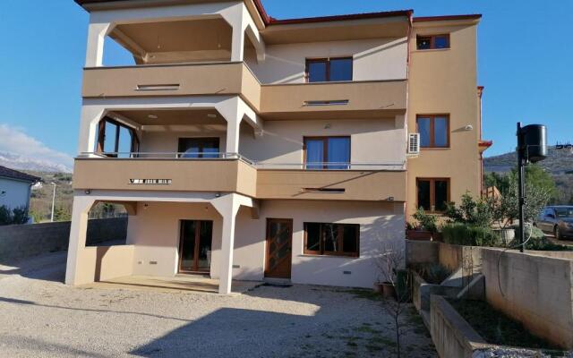 Holiday house Rončević 50 m from sea A1