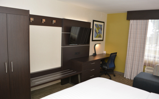 Holiday Inn Express & Suites Waterville - North by IHG
