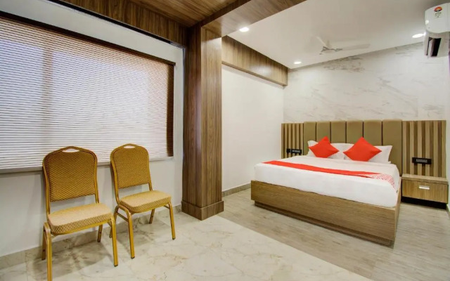 V Hotel by OYO Rooms