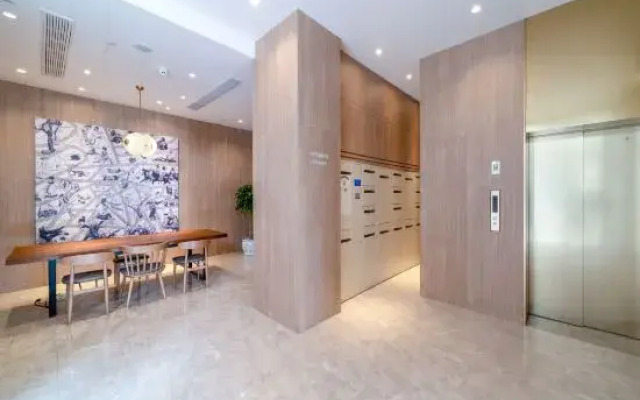 HanTing Premium Hotel (Wuhan Five Rings Sports Center Etouwan Subway Station)