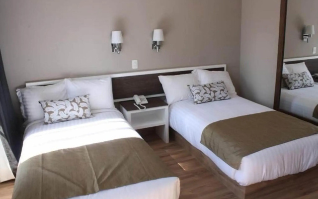Hotel Plaza Revolución