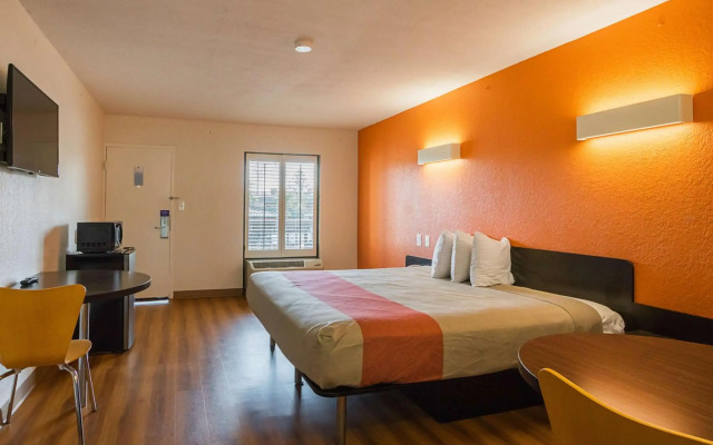 Motel 6 Savannah, GA - Midtown