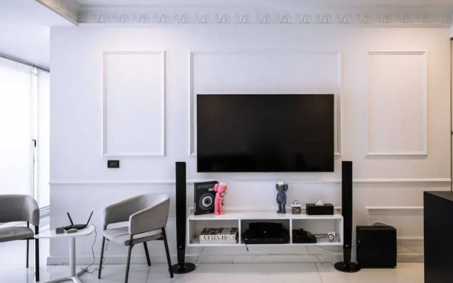 Monot Suites