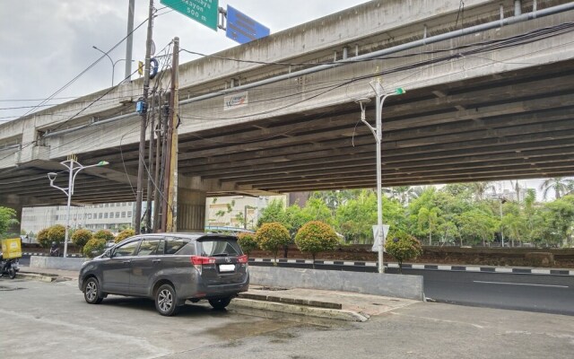 Metro Hotel Bekasi by Cocotel