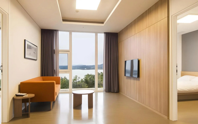 Phoenix Island Ocean Star Resort