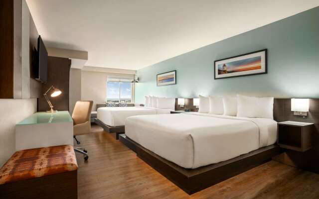 Wyndham Newport Hotel