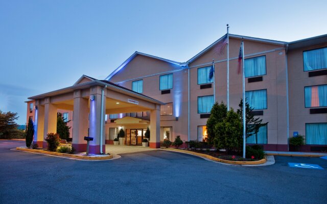 Holiday Inn Express & Suites Hiawassee, an IHG Hotel
