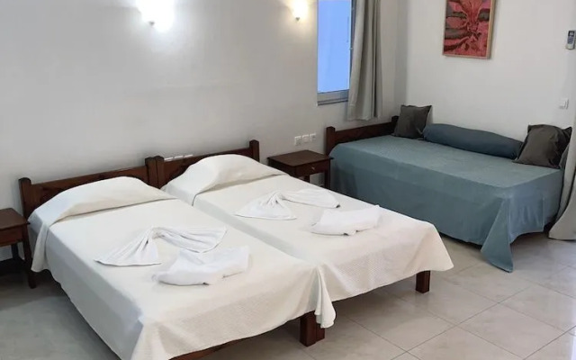 Reina Apartments