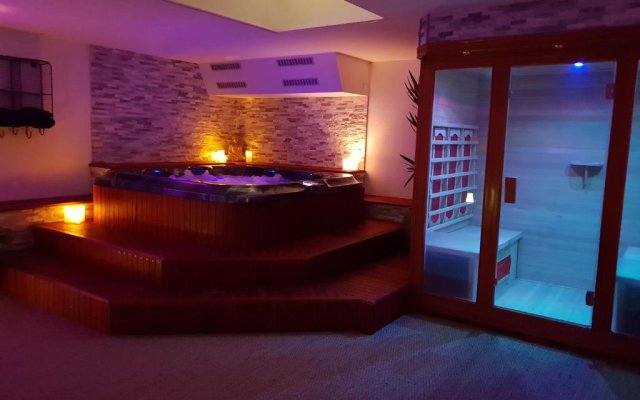 Suite room jacuzzi sauna privatif illimité Clisson