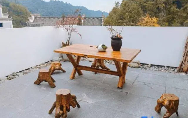 Xiongjia Courtyard (Mount Fanjing Scenic Area)