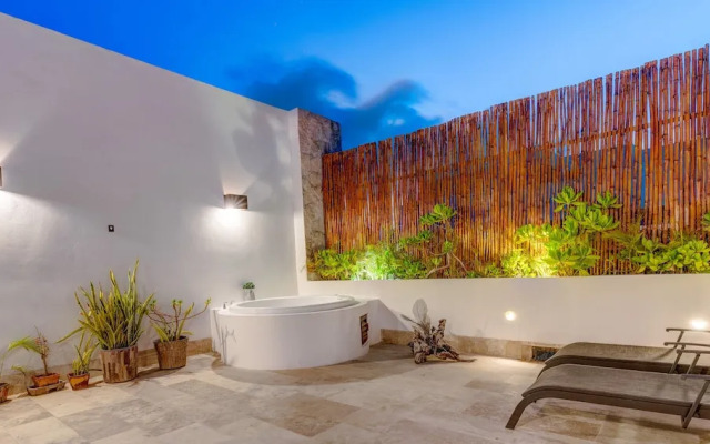 Private Rooftop 1BR Condo with Stunning Common Areas by Stella Rentals