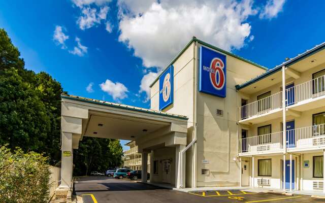 Motel 6 Raleigh, NC - Cary