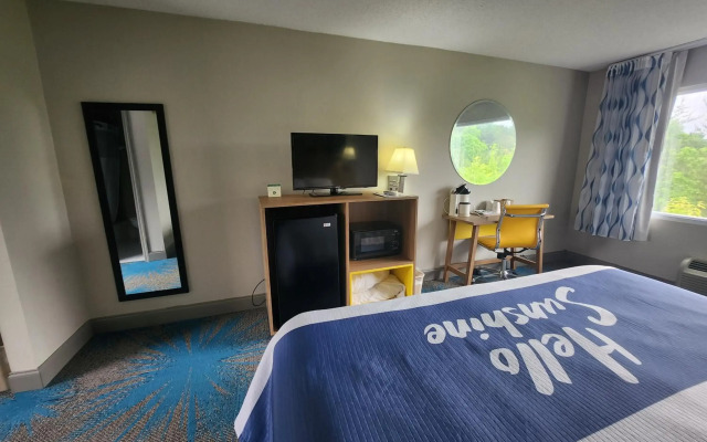 Breezbay Hotel Resort and Spa