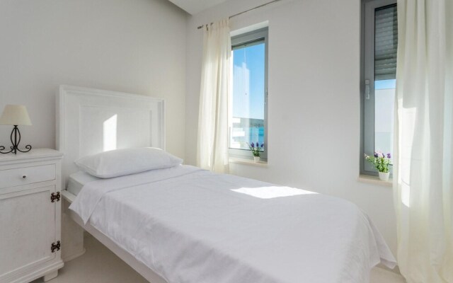 Stunning Apartment in Sukosan With Wifi and 2 Bedrooms