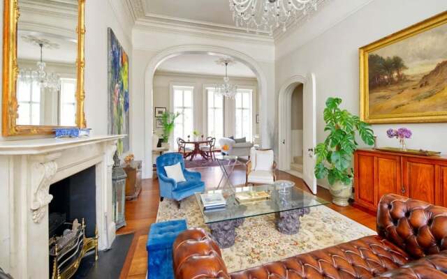 Grand 2 Bedroom Flat Kensington