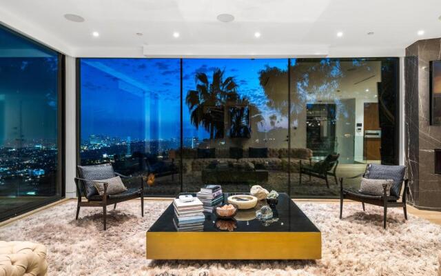Modern Smart Home With Spectacular Views