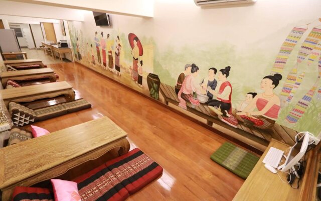 Mariya Lady Hostel At Suvarnabhumi Airport - Female Only