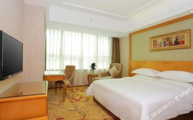Vienna Hotel Guangdong Dongguan Tangxia South High-Speed Railway Station