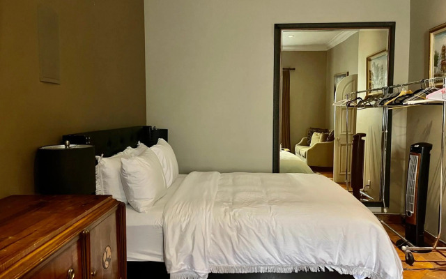 Beverly Hills Spanish Bed and Breakfast