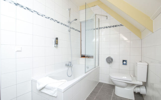 Hampshire Hotel – Hostellerie Schuddebeurs