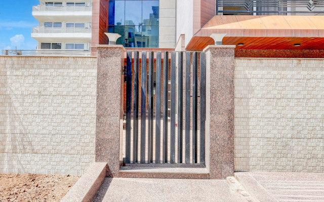 Super Townhouse Oak Sector 39 Medanta