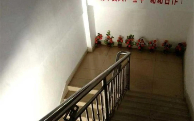 Happy Migratory Bird Family Hostel