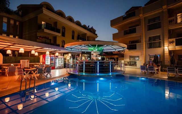 Club Karakas Apart