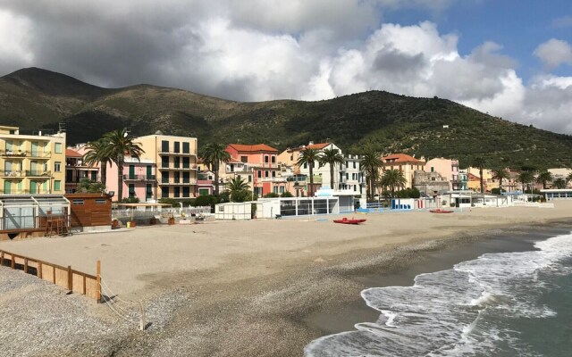 Merlo E - town center & private parking