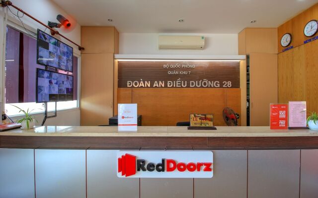 RedDoorz Plus @ Tran Phu