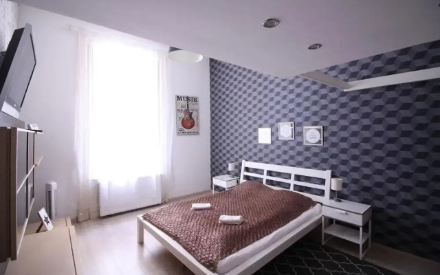 Susan Apartment 2