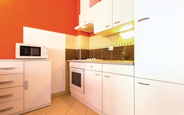 Amazing Apartment in Makarska With 2 Bedrooms and Wifi