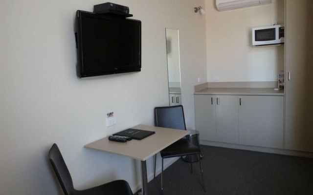 Loddon River Motel – Guest Rooms – Kerang