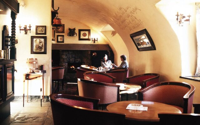 Macdonald Houstoun House