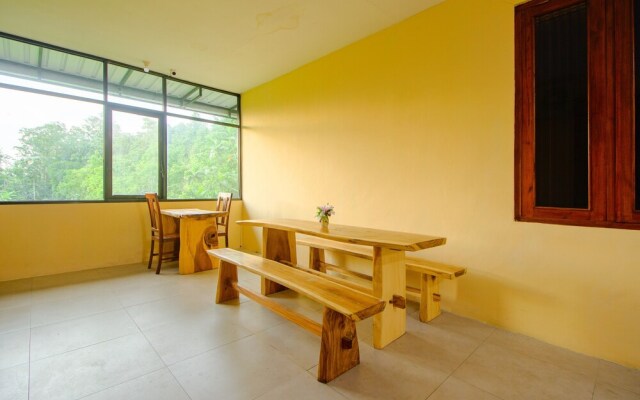 Oyo 2476 Maguwo Indah Homestay
