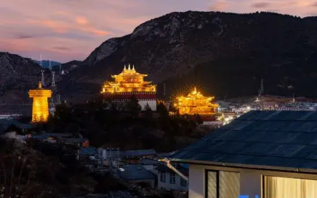 Shangri-La Mountain Wind and Moon View Homestay