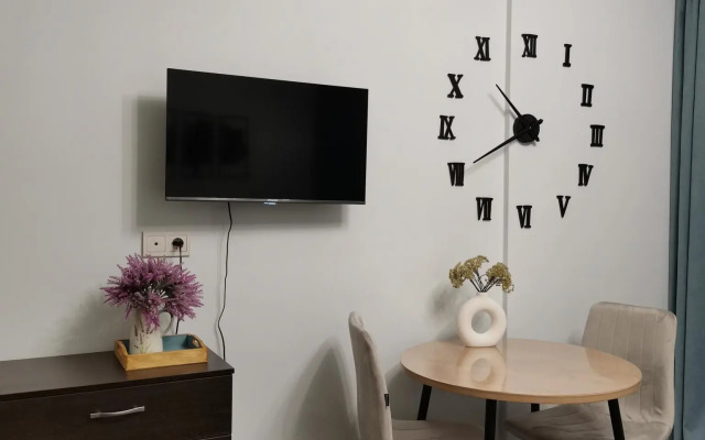 Studios Are Cozy for Everyone in the center