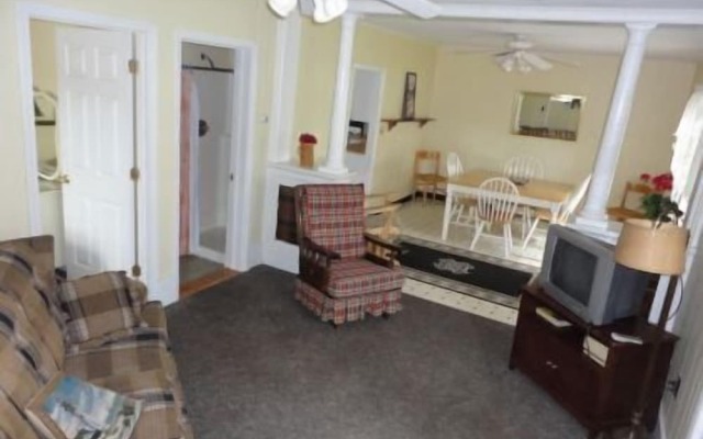 The Sandpiper Beachfront Motel