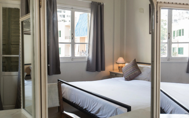 The Grand Meshmosh Hotel