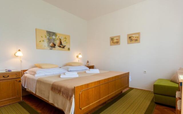 Cosy Apartment in Malinska With Barbecue