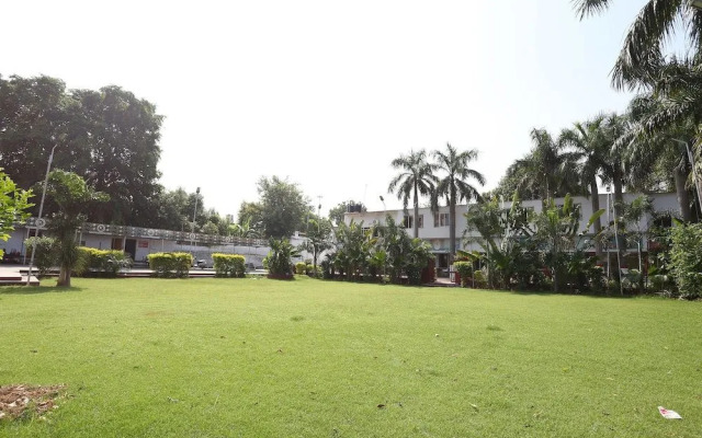 The Palms Resort By OYO Rooms