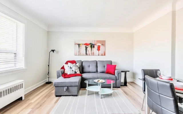 Spacious 1BR Apt With Queen Bed and Netflix Near Downtown