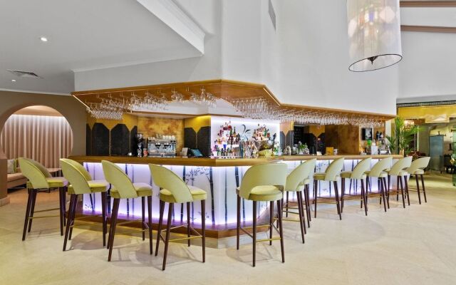 Four Seasons Country Club