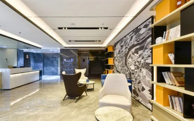 Yishang Hotel (Haiya Binfencheng Lingzhi Subway Station)