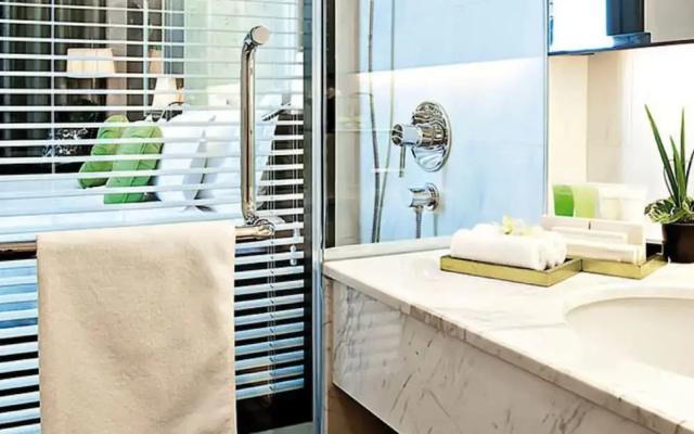 Movenpick  Hanoi Centre
